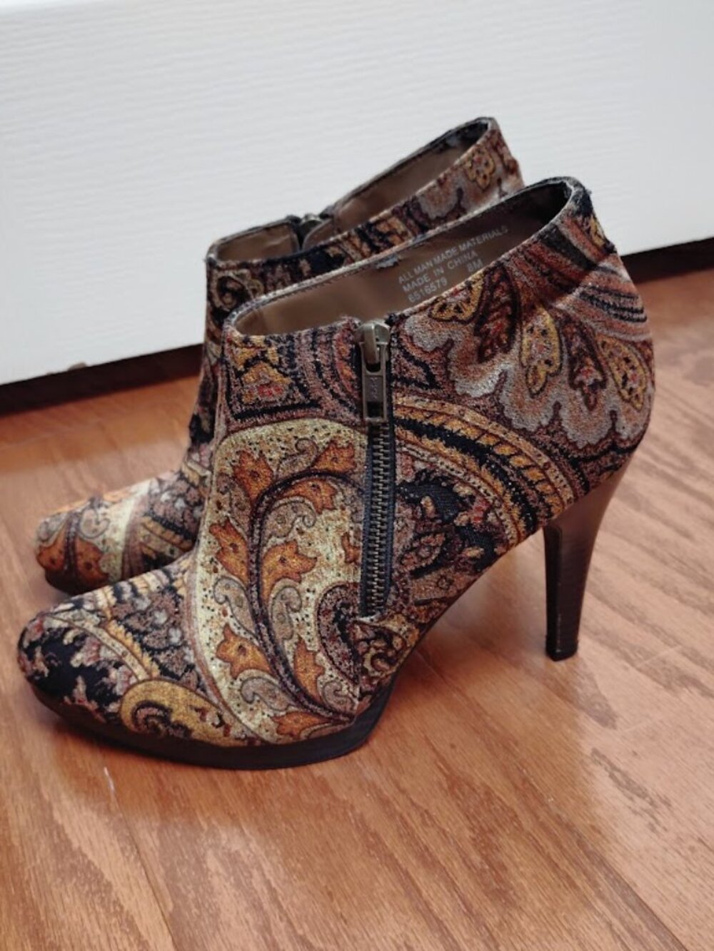 Diba Women's Tapestry Boots sz 8